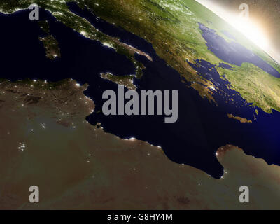 Tunesien mit umliegenden Region bei Sonnenaufgang von der Umlaufbahn der Erde im Raum gesehen. 3D Illustration mit hochdetaillierten realist Stockfoto