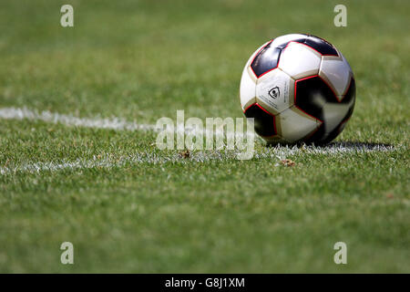 Fußball - CONCACAF Gold Cup 2005 - Gruppe B - USA / Kanada - Qwest Field. Der Matchball Stockfoto