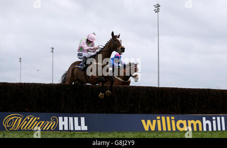 Kempton Park Rennen - William Hill Winter Festival - Tag eins Stockfoto