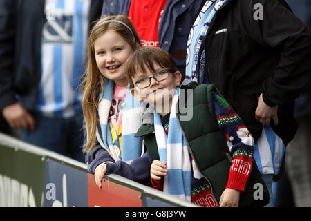 Chesterfield / Coventry City - Sky Bet League One - Proact Stadium. Coventry City Fans auf den Tribünen im Proact Stadium Stockfoto