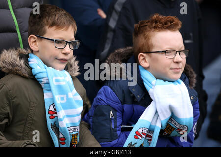 Chesterfield / Coventry City - Sky Bet League One - Proact Stadium. Coventry City Fans auf den Tribünen im Proact Stadium Stockfoto