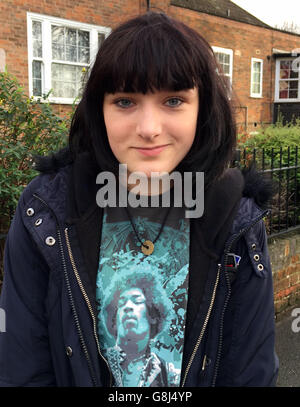 Azia Carlyle, 17, aus York, die Jeremy Corbyn in der überfluteten Stadt traf und ihm sagte, ihr Freund wolle ihn heiraten. Er antwortete: 'Heiraten Sie mich? Ich bin bereits für gesprochen. Es tut mir wirklich leid.’ Stockfoto