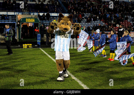 Fußball - Sky Bet Championship - Huddersfield Town / Charlton Athletic - John Smith's Stadium. Huddersfield Town Maskottchen Terry the Terrier Stockfoto