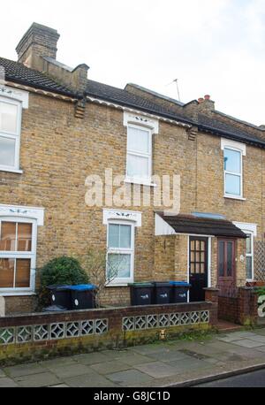 Zuvor unveröffentlichtes Foto vom 1/2016 des Hauses in Sterling Road, Enfield, London, wo die Männer schließlich verhaftet wurden und die Mehrheit der Raubraub Beute von Hatton Garden sich erholte. Carl Wood, William Lincoln und Hugh Doyle wurden am Woolwich Crown Court wegen Beteiligung an der Hatton Garden Razzia verurteilt, die für den größten Einbruch in der britischen Rechtsgeschichte gehalten wurde, in dem Schmuck und Wertgegenstände im Wert von geschätzten &ACIRC;&Pound;14 Millionen gestohlen wurden. Stockfoto