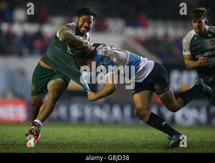 Leicester Tigers' Manu Tuilagi und Benetton Treviso's Alberto Sgarbi während des European Champions Cup, Pool Four Spiel in Welford Road, Leicester. Stockfoto