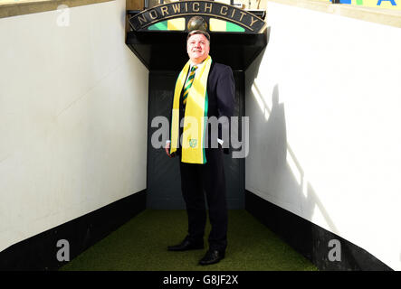 Vorsitzender des Norwich City Football Club Ed Balls während einer Pressekonferenz in Carrow Road, Norwich. Stockfoto