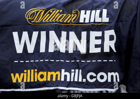 Detail des William Hill Brandings auf einem Gewinnerumhang während Das William Hill Winter Festival Stockfoto