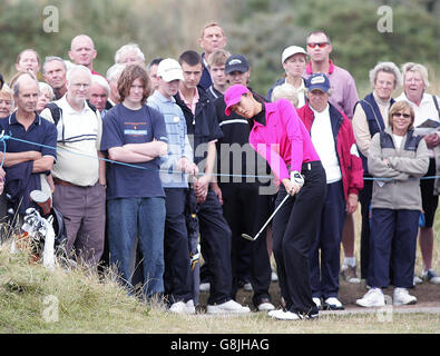 Golf - Women's British Open 2005 - Royal Birkdale. Die US-Amerikanerin Michelle wie chips am letzten Tag auf das erste Grün. Stockfoto