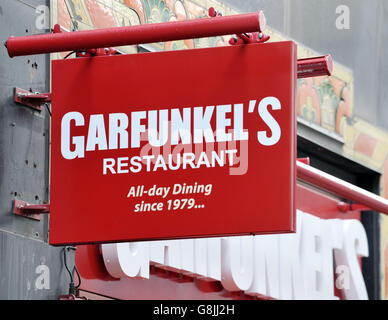 Ein Ladenschild für Garfunkel's Restaurant im Zentrum von London. Stockfoto