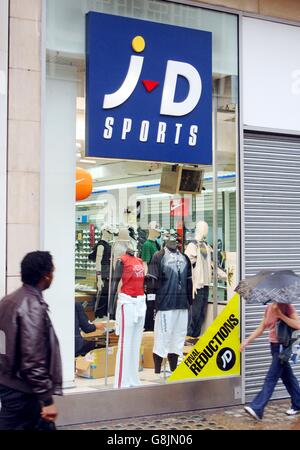 London Street und Geschäfte - JD Sports Stockfoto