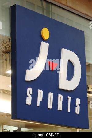 London Streets and Shops - JD Sports. Eine Filiale des J-D Sports in der Londoner Oxford Street. Stockfoto