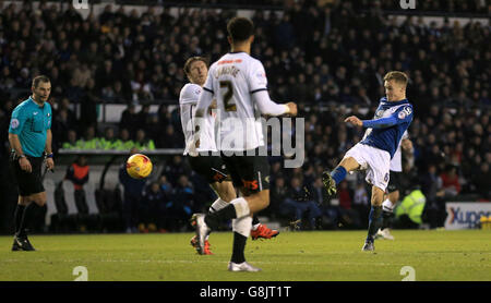 Derby County / Birmingham City - Sky Bet Championship - iPro Stadium. Maikel Kieftenbeld (rechts) von Birmingham City erzielt das dritte Tor seiner Spielseite gegen Derby County. Stockfoto