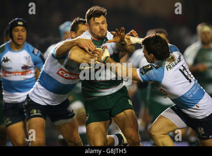 Leicester Tigers' Adam Thompstone und Benetton Treviso's Simone Ragusi während des European Champions Cup, Pool Four Spiel in Welford Road, Leicester. Stockfoto