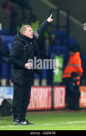 Bolton Wanderers Manager Neil Lennon ruft Anweisungen aus der Touchline während des Emirates FA Cup, der dritten Runde Wiederholung im Macron Stadium, Bolton. Stockfoto