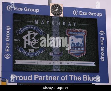 Eine allgemeine Ansicht der elektronischen Anzeigetafel, die das Spiel zwischen Birmingham City und Ipswich Town annonciert. Stockfoto