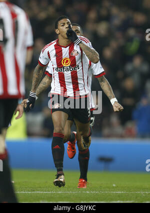 Patrick Van Aanholt von Sunderland feiert das erste Tor seines Spielers während des Spiels der Barclays Premier League im Stadion of Light, Sunderland. Stockfoto