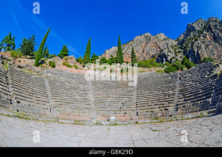 Delphi-Theater mit 35 Zeilen fasst 5000 Zuschauer bei archäologischen Site von Delphi, Griechenland Stockfoto