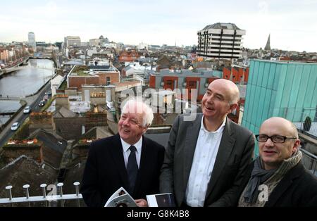 (Von links nach rechts) Regisseur Jim Sheridan, Chief Executive des Irish Film Board James Hickey und Regisseur Lenny Abrahamson beim Irish Film Board, der 2016 Projekte im Clarence Hotel in Dublin lanciert. Stockfoto