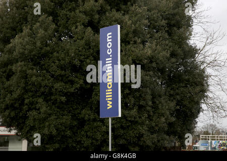 Kempton Park Races - William Hill Lanzarote Day. Beschilderung nach William Hill im Kempton Park Stockfoto