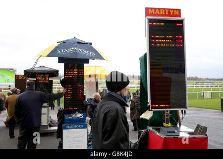 Kempton Park Rennen - William Hill Lanzarote Tag Stockfoto