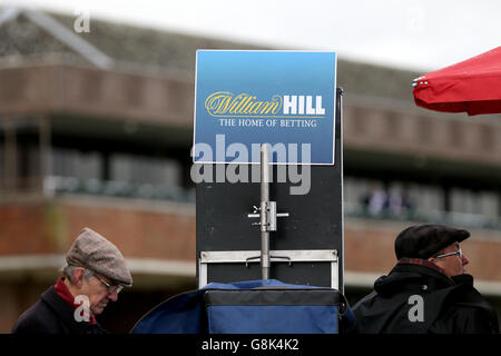 Kempton Park Rennen - William Hill Lanzarote Tag Stockfoto