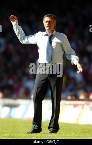 Fußball - FA Community Shield - Chelsea / Arsenal - Millennium Stadium. Jose MourInhour, Chelsea-Manager Stockfoto