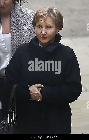 Marina Litwinenko, die Frau des ehemaligen russischen Spions Alexander Litwinenko, trifft am Royal Courts of Justice in London ein, wo die Ergebnisse der Untersuchung seines Todes bekannt gegeben werden. Stockfoto