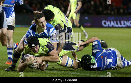 Sale Sharks' Josh Beaumont versucht sich während des European Challenge Cup, Pool Two Match im AJ Bell Stadium, Salford, gegen Newport Gwent Dragons. Stockfoto