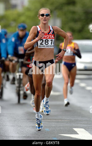 Leichtathletik - IAAF Leichtathletik-Weltmeisterschaften - Helsinki 2005 - Olympiastadion. Die britische Paula Radcliffe während des Marathons in Aktion Stockfoto