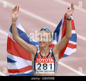 Die britische Paula Radcliffe feiert den Sieg beim Womens Marathon. Stockfoto