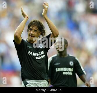 Fußball - FA Barclays Premiership - Wigan Athletic gegen Chelsea - JJB Stadium. Chelseas Hernan Crespo feiert sein Tor. Stockfoto