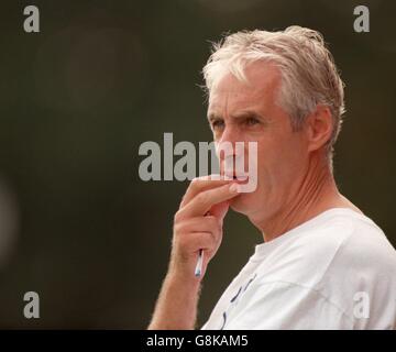 Fußball - GM Vauxhall Conference, Stevenage Borough / Morecambe. Paul Fairclough, Manager von Stevenage Borough Stockfoto