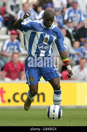 Fußball - FA Barclays Premiership - Wigan Athletic gegen Chelsea - JJB Stadium. Henri Camara von Wigan Athletic Stockfoto