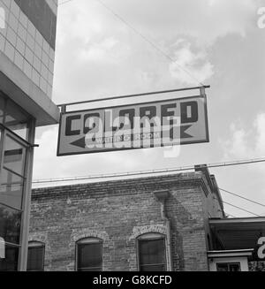 Segregation Schild am Greyhound Busterminal auf Reise aus Louisville, Kentucky, in Memphis, Tennessee, USA, Esther Bubley für Büro der Krieg-Informationen, September 1943 Stockfoto