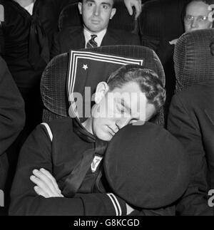 Schlafenden Matrose auf Bus von Roanoke, Virginia, Washington DC, USA, Esther Bubley für Büro der Krieg-Informationen, September 1943 Stockfoto