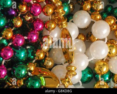 Makro-Fotografie von Karneval Perlen gesammelt an verschiedenen Paraden! Stockfoto