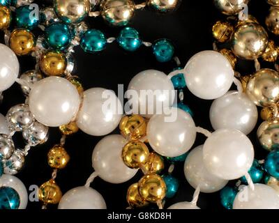 Makro-Fotografie von Karneval Perlen gesammelt an verschiedenen Paraden! Stockfoto