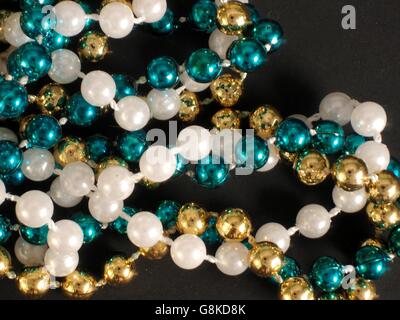 Makro-Fotografie von Karneval Perlen gesammelt an verschiedenen Paraden! Stockfoto