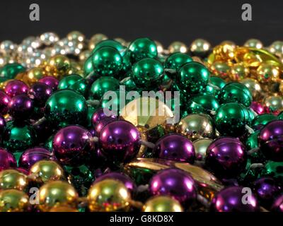 Makro-Fotografie von Karneval Perlen gesammelt an verschiedenen Paraden! Stockfoto
