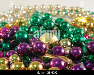 Makro-Fotografie von Karneval Perlen gesammelt an verschiedenen Paraden! Stockfoto