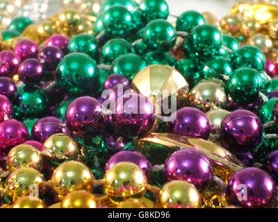 Makro-Fotografie von Karneval Perlen gesammelt an verschiedenen Paraden! Stockfoto