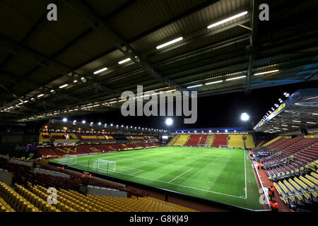 Gesamtansicht der Vicarage Road vor der Barclays Premier League an der Vicarage Road, London. Stockfoto