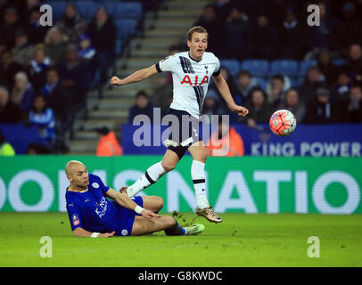 Leicester City / Tottenham Hotspur - Emirates FA Cup - Dritte Runde Replay - King Power Stadium. Harry Kane von Tottenham Hotspur (rechts) hat während des Emirates FA Cup, dem dritten Spiel im King Power Stadium, Leicester, einen Torschuss erhalten. Stockfoto