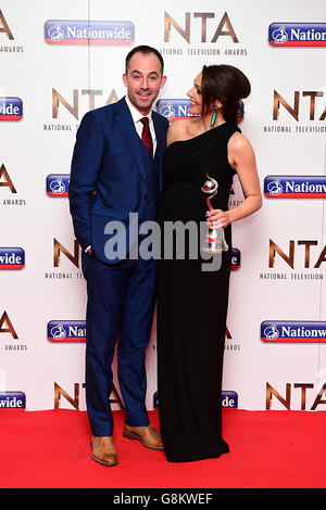 Suranne Jones und ihr Mann Laurence Akers im Presseraum der National Television Awards 2016 in der O2 Arena in London. DRÜCKEN Sie VERBANDSFOTO. Bilddatum: Mittwoch, 20. Januar 2016. Bildnachweis sollte lauten: Ian West/PA Wire Stockfoto