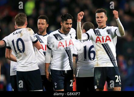 Tottenham Hotspur's DELE Alli (rechts) feiert mit Teamkollegen nach dem Barclays Premier League Spiel im Selhurst Park, London. Stockfoto