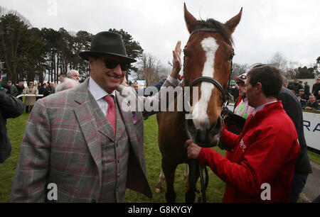 Faugheens Besitzer Rich Ricci im Paradering nach dem Sieg in der Hürde des irischen BHP Insurances-Champions während des Hürdentages des irischen BHP Insurances-Champions im Leopardstown Racecouse, Dublin. DRÜCKEN SIE VERBANDSFOTO. Bilddatum: Sonntag, 24. Januar 2016. Siehe PA Geschichte RENNEN Leopardstown. Der Bildnachweis sollte lauten: Kifah Ajamia/PA Wire. Stockfoto