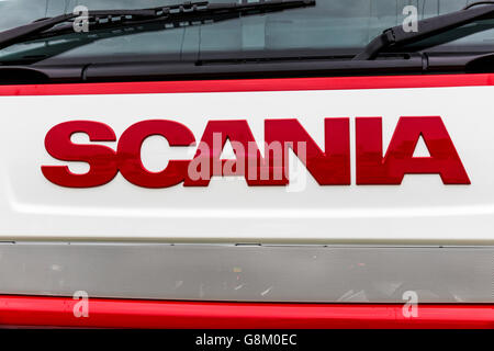 Scania LKW-Firmen-Logo anmelden LKW Wagen vorne Name UK England GB Stockfoto