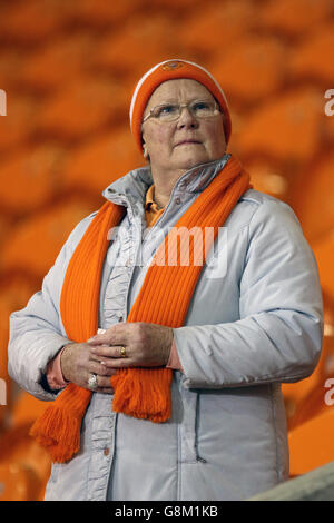 Blackpool – Sheffield United – Sky Bet League One – Bloomfield Road. Ein Blackpool-Fan an den Ständen zeigt ihre Unterstützung Stockfoto