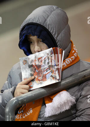 Blackpool – Sheffield United – Sky Bet League One – Bloomfield Road. Ein Blackpool-Fan an den Ständen zeigt seine Unterstützung Stockfoto