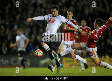 Derby County / Manchester United - Emirates FA Cup - vierte Runde - iPro Stadium. George Thorne von Derby County erzielt das erste Tor seiner Gruppe Stockfoto